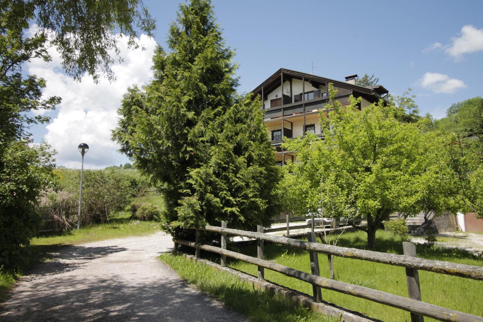 Apartamento Casa 4 Pioppi - Agenzia Dolomiti Affitti Cavalese Exterior foto